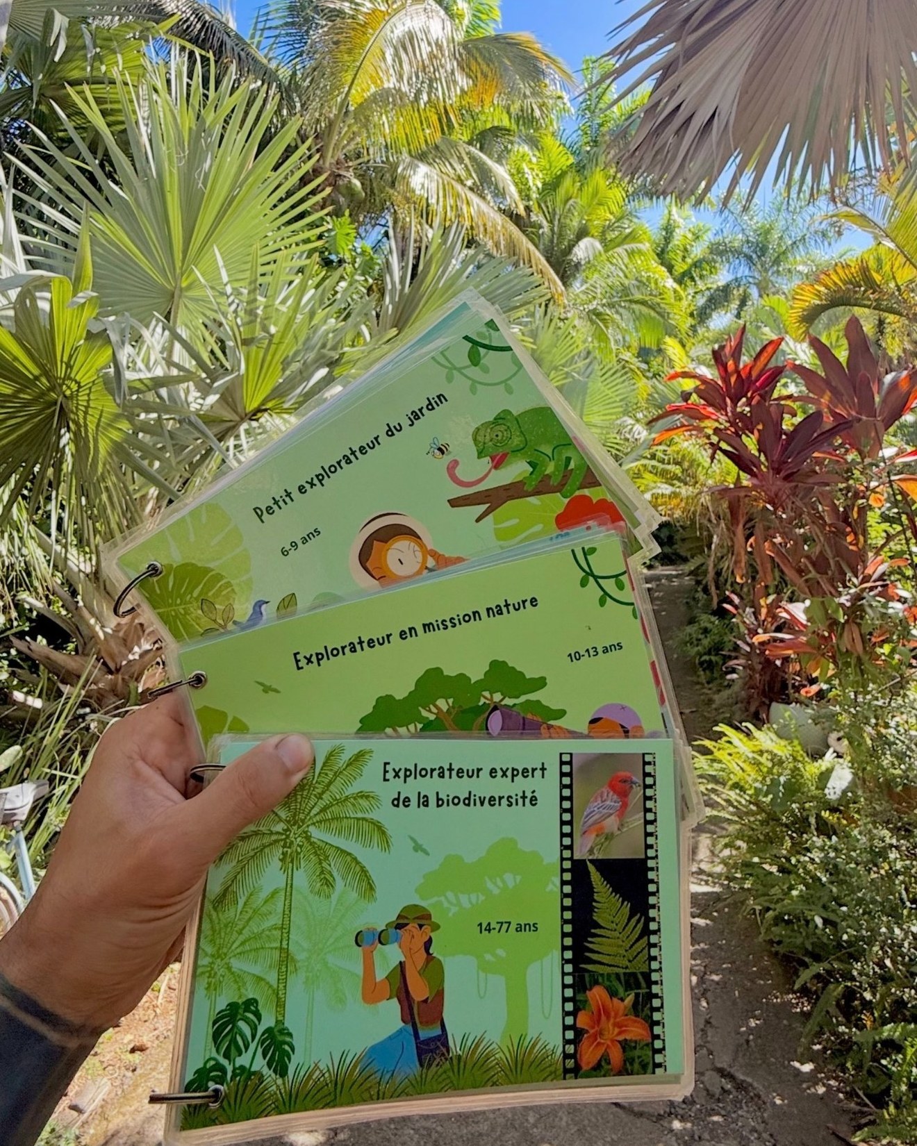 Carnet pédagogique du jardin Jungle à Pat' ouvert sur une page d'observation